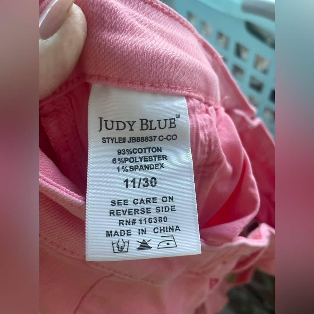 Judy Blue Garment Dyed High Waist Straight Leg Cargo Jeans Pink Pockets; 11/30 - Picture 8 of 8